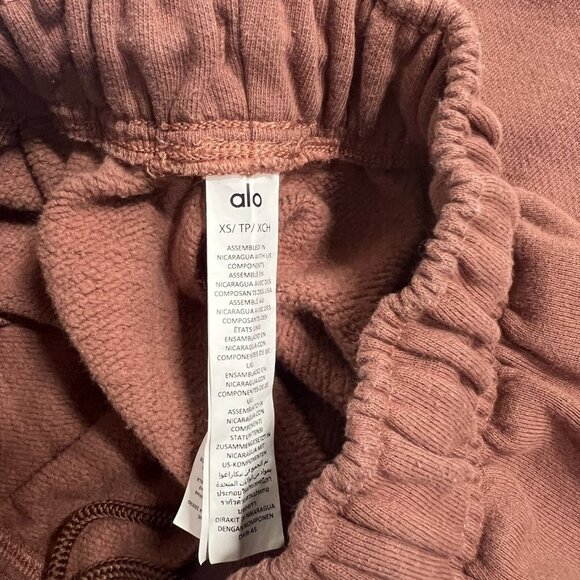 ALO Yoga Accolade Straight Leg Sweatpants in Chestnut - Picture 5 of 5